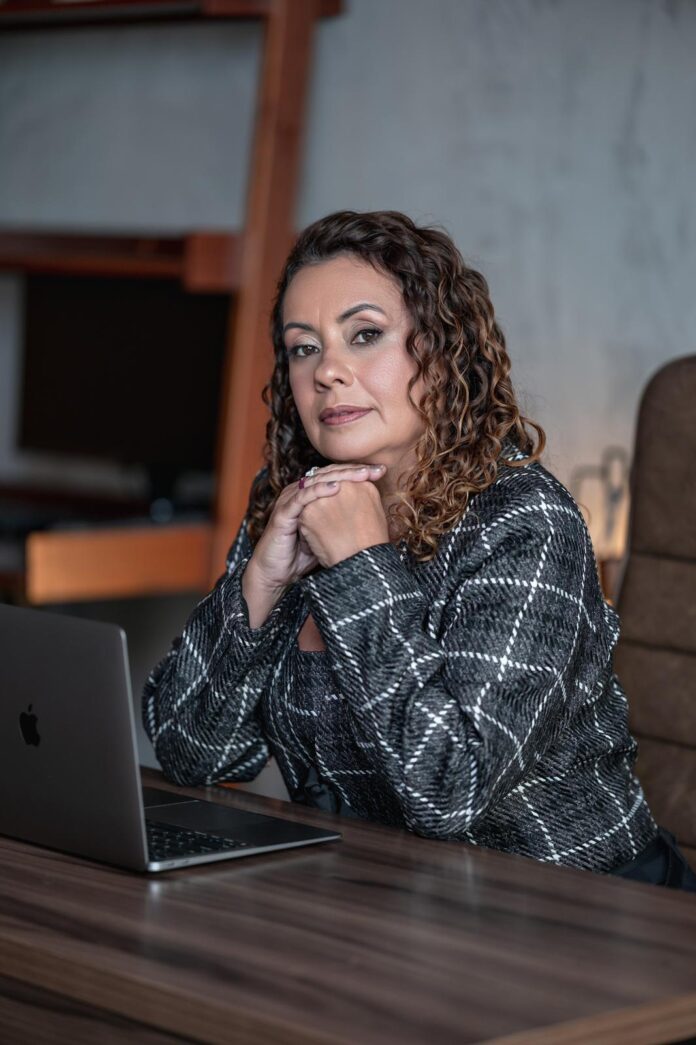 Carla Tasso leva expertise contábil ao palco da 21° Conescap em Florianópolis